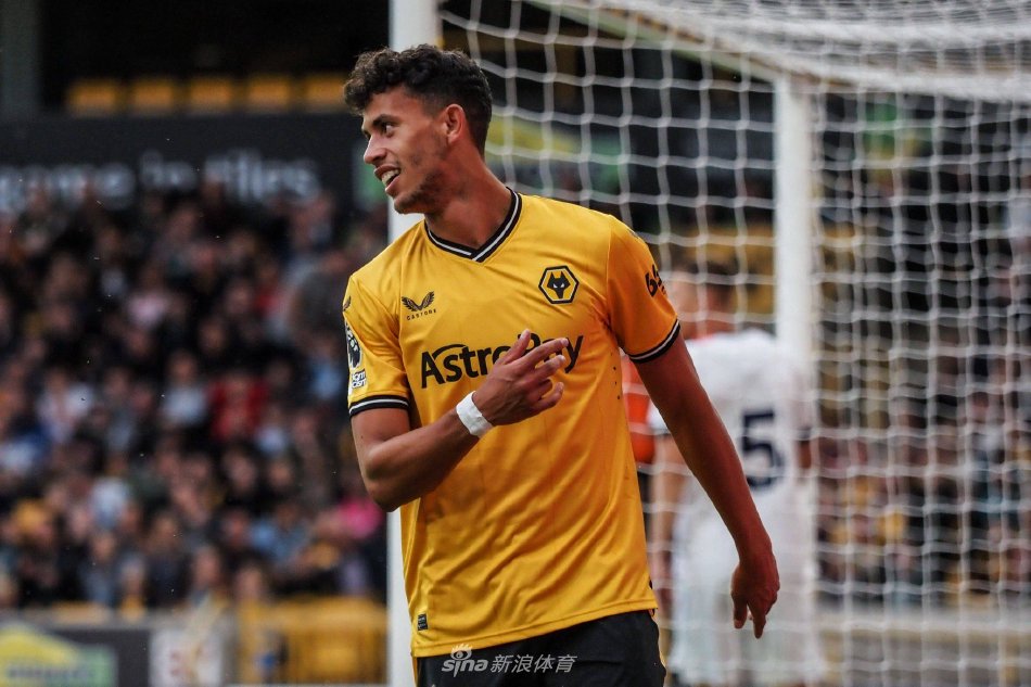 略低于英超 略低于英超