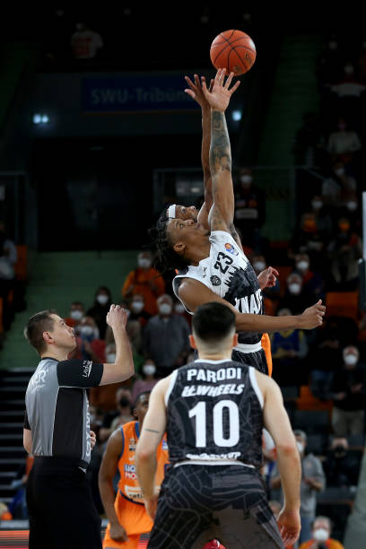 冒险向前的 冒险向前的