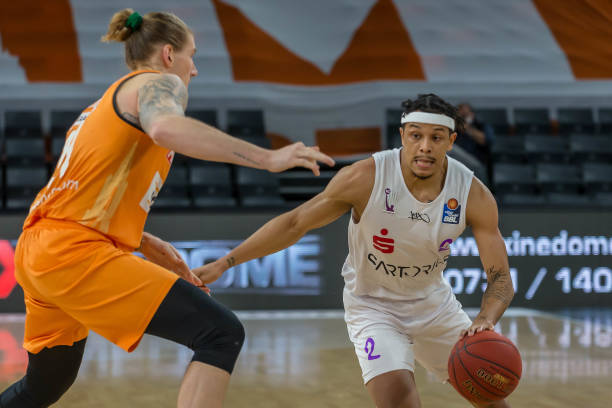 而不是强硬 而不是强硬